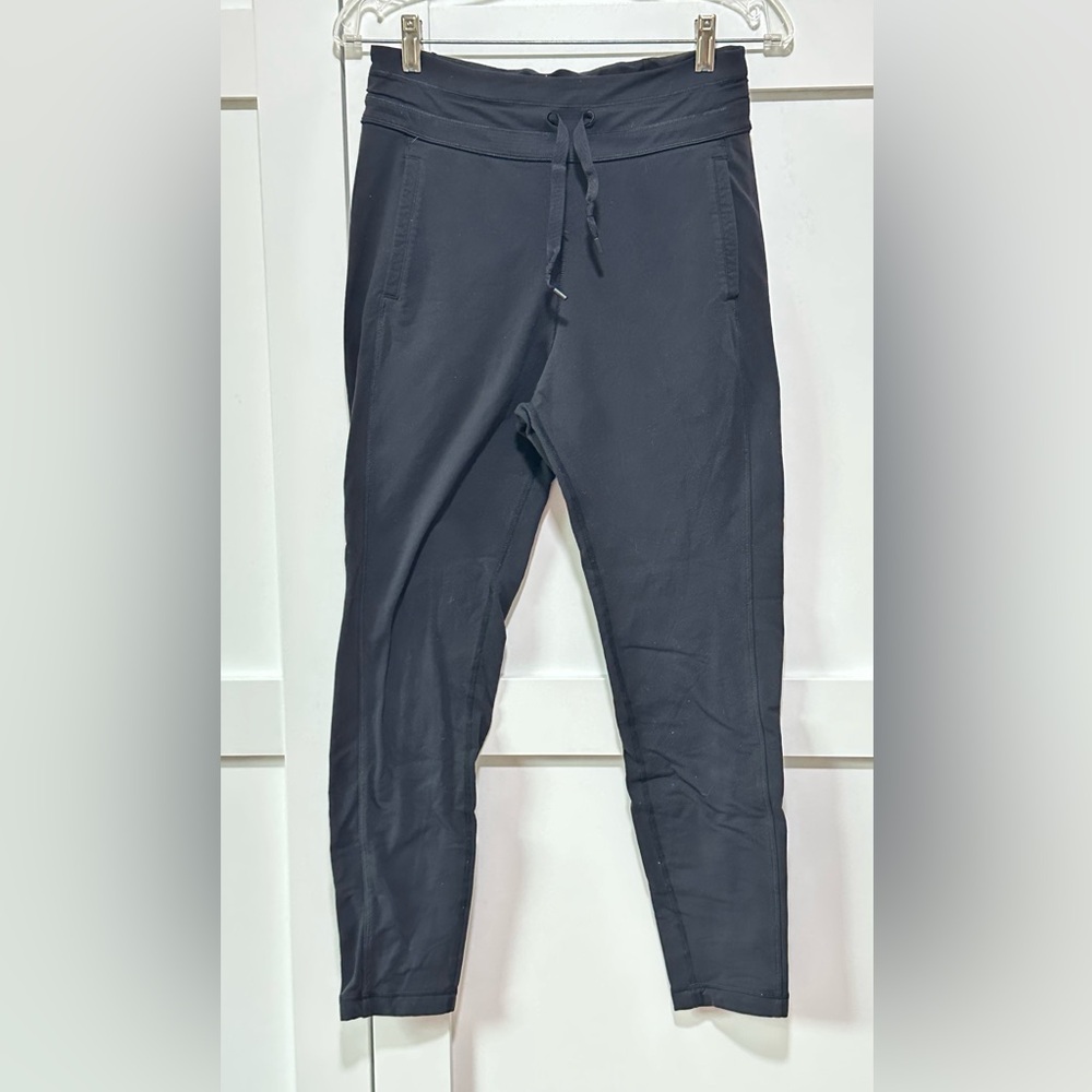 Lululemon Black Joggers – Size 4